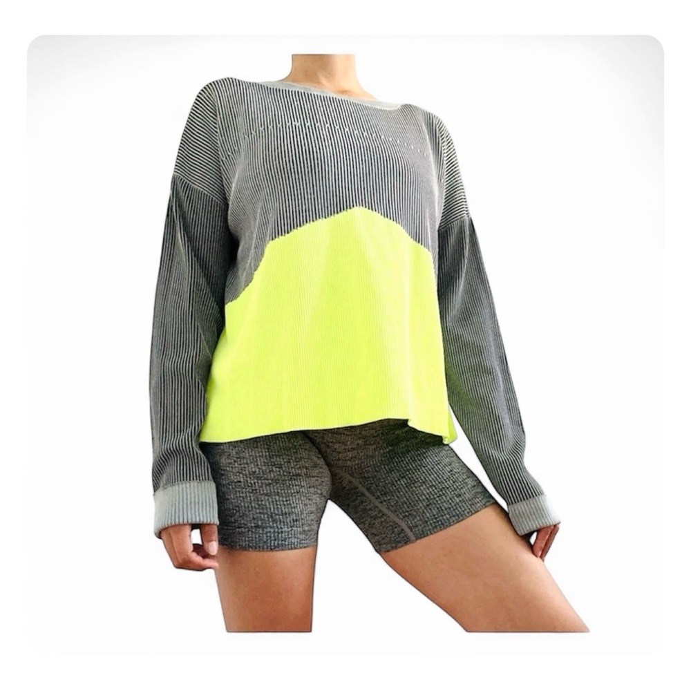 Under Amour Color Block Lightweight Sweater - image 1